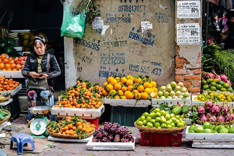 Outdoor fruit market
